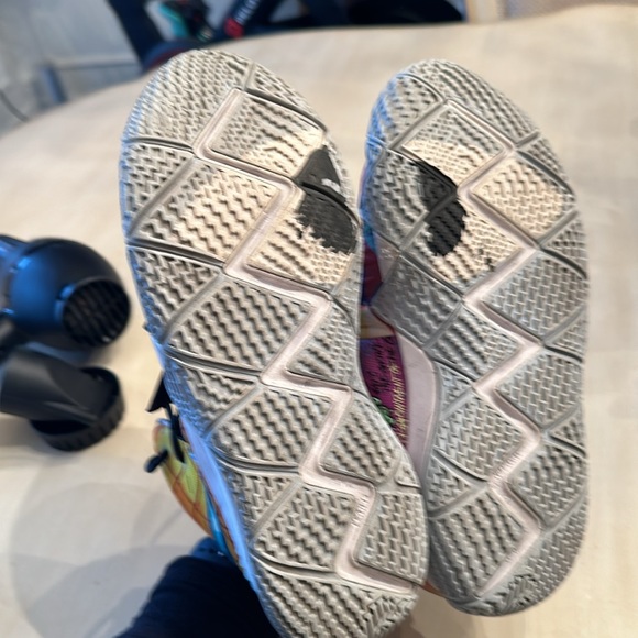 Nike Kybrid S2 pineapple size 6Y - Picture 3 of 4